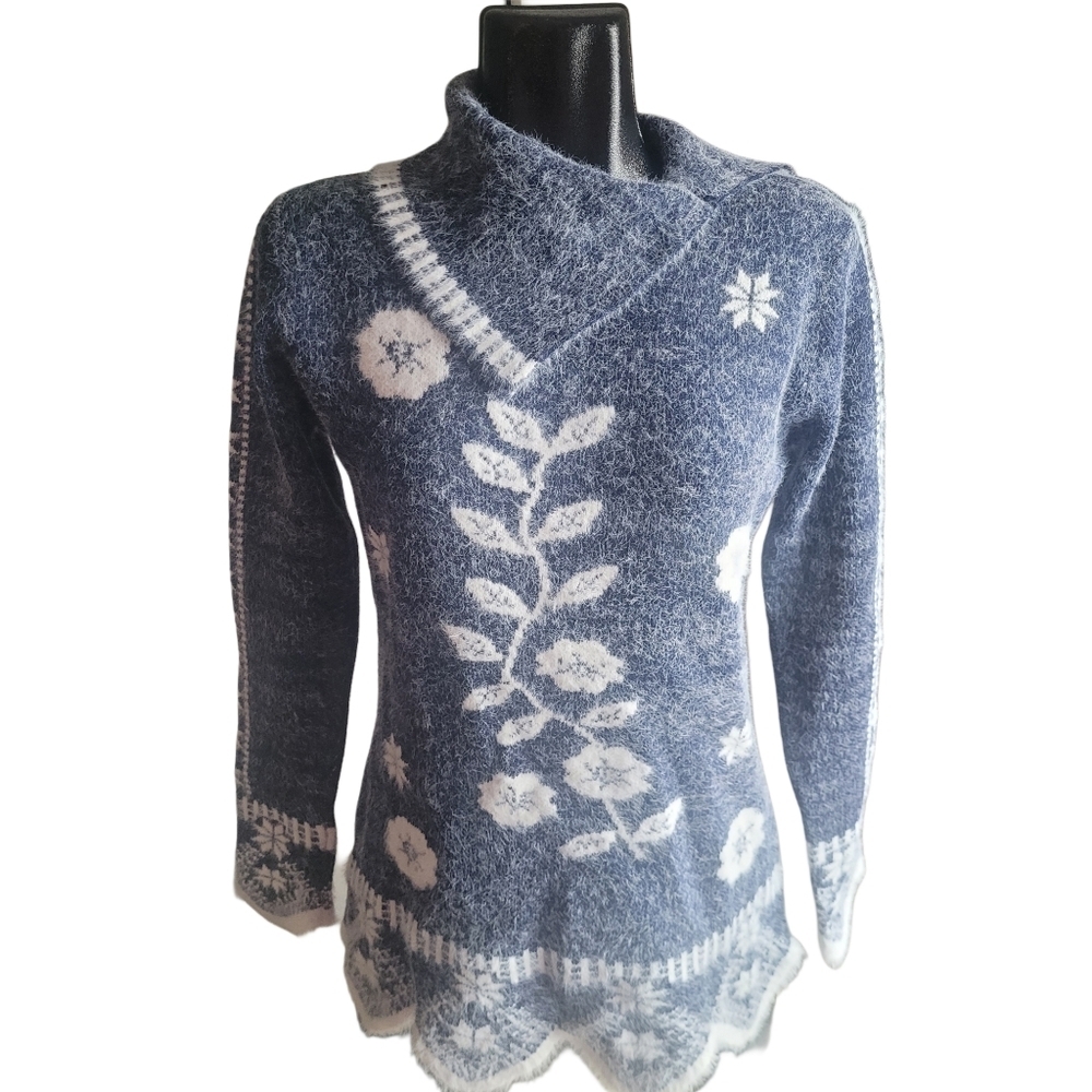 Le Grenier Blue and White Eyelash Knit Split Turtleneck Sweater Size M